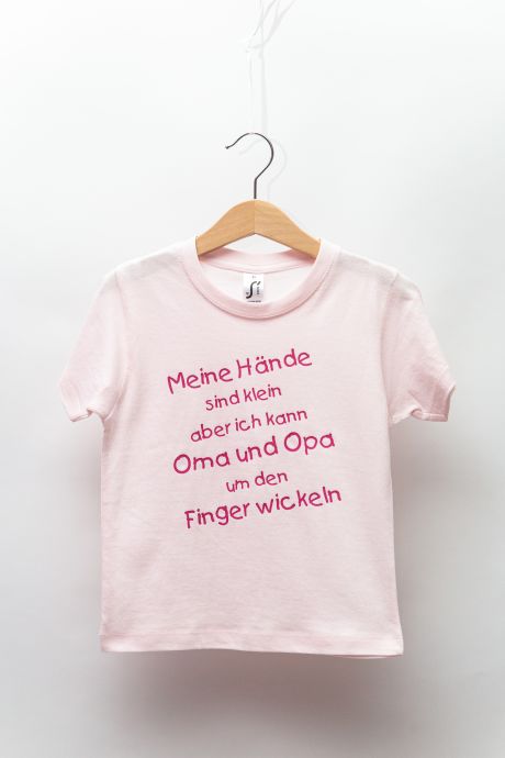 Baby T-Shirt in Rosa mit Aufdruck.