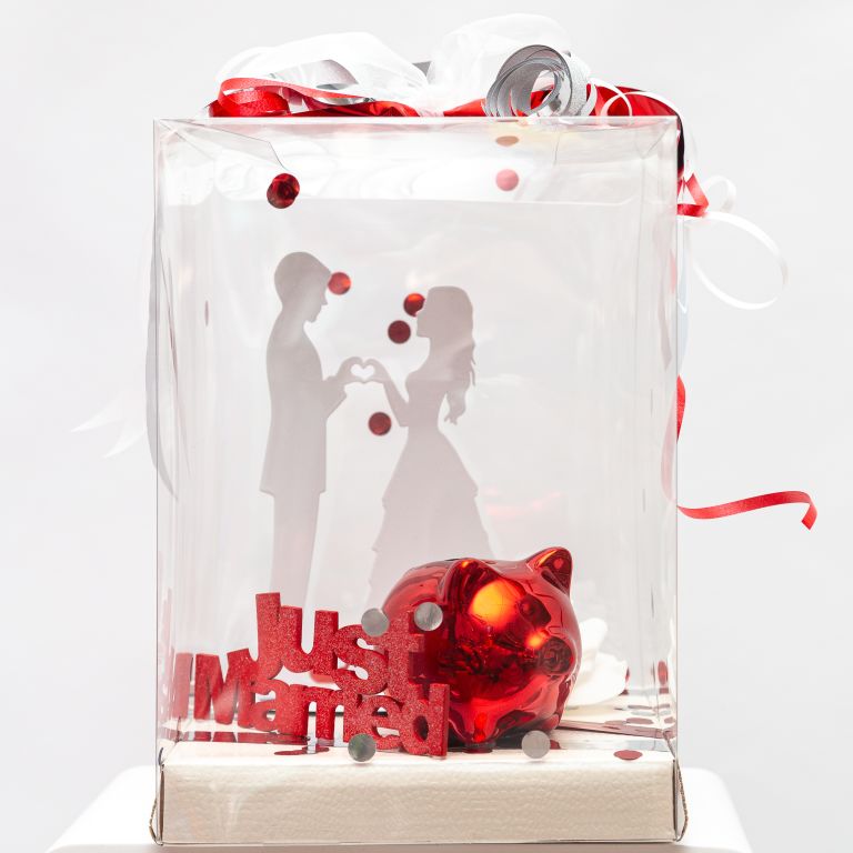 Dekorative Geschenkbox für Hochzeitsgeschenk mit Figuren