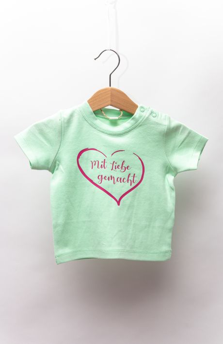 Baby T-Shirt in Mint mit Aufdruck.